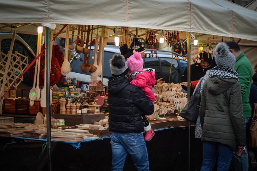 Jarmarki Bożonarodzeniowe w Rawiczu między 2016 a 2019 rokiem