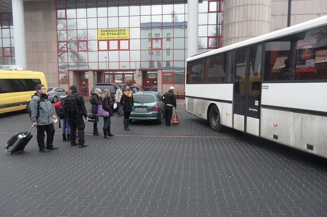 Autobus zastępczy za pociąg z Częstochowy do Lublińca...