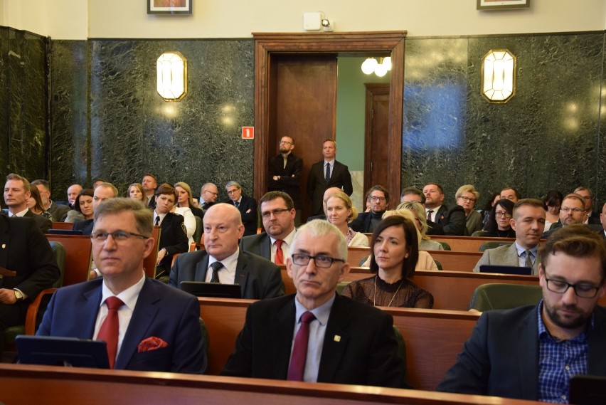 I sesja Rady Miasta kadencji 2018-2023 w Chorzowie. Radni...