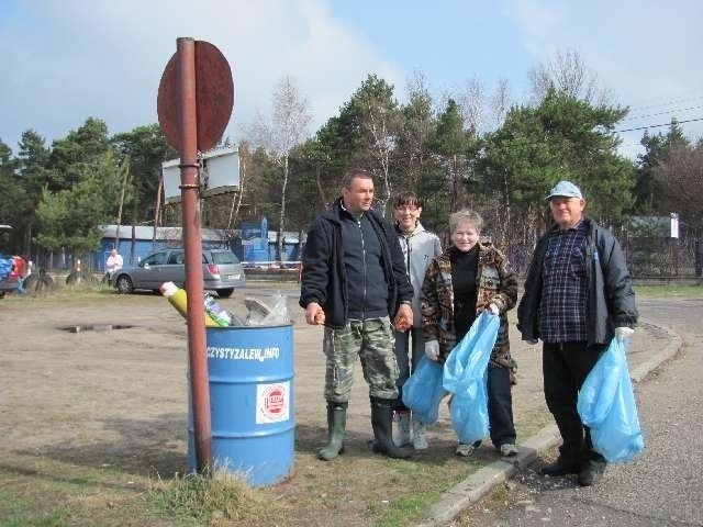 Mieszkańcy gminy Poraj wysprzątali zalew [ZDJĘCIA]
