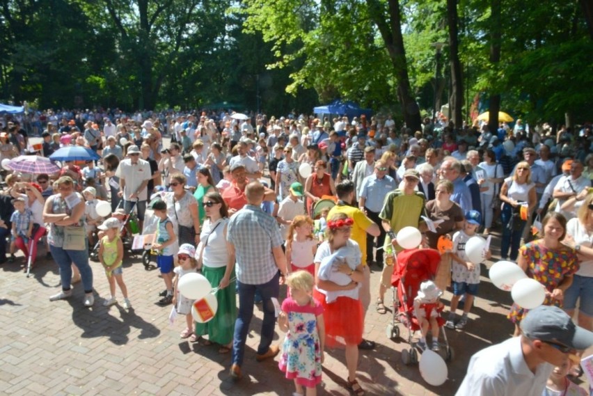 Marsz dla życia i rodziny w Kielcach. Szły trzy tysiące ludzi! [ZDJĘCIA, WIDEO]