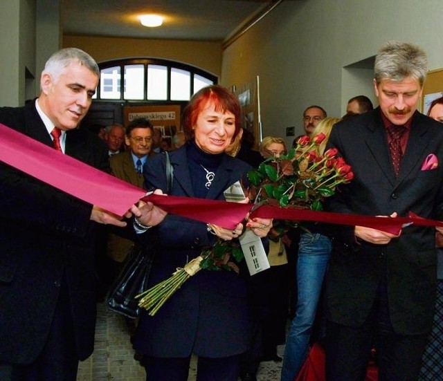 Uroczyste zakończenie rewitalizacji na Grobli z udziałem b. dyrektora ZKZL Waldemara Flugela, konserwator zabytków Marii Strzałko i  prezydenta Ryszarda Grobelnego