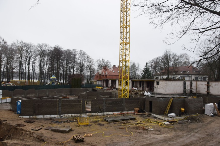 Wielki żuraw budowlany w Szczecinku. Potrzebny na budowie [zdjęcia]