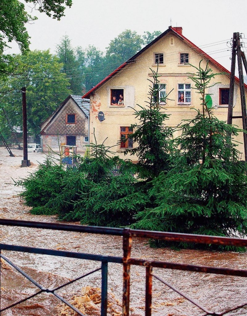 Woda szalała w Rudawach Janowickich. ZOBACZ ZDJĘCIA