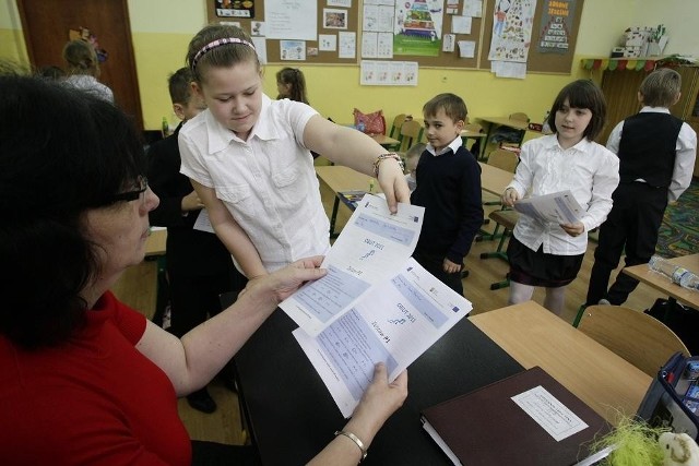 Uczniowie trzecich klas szkół podstawowych przystąpili do Ogólnopolskiego Badania Kompetencji Trzecioklasisty.
