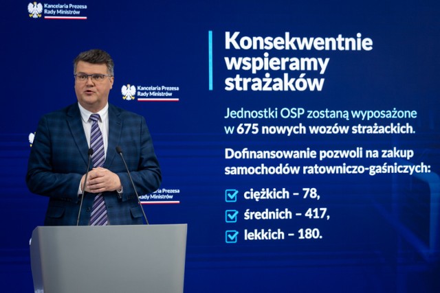 Konferencja w KPRM Sekretarz stanu w MSWiA.