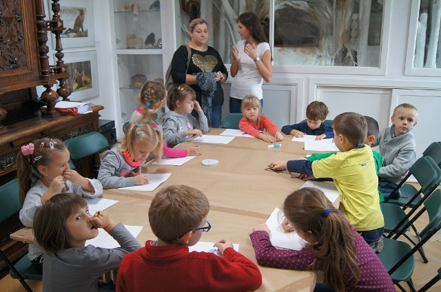 Dzieci mają lekcje w muzeum w Kutnie