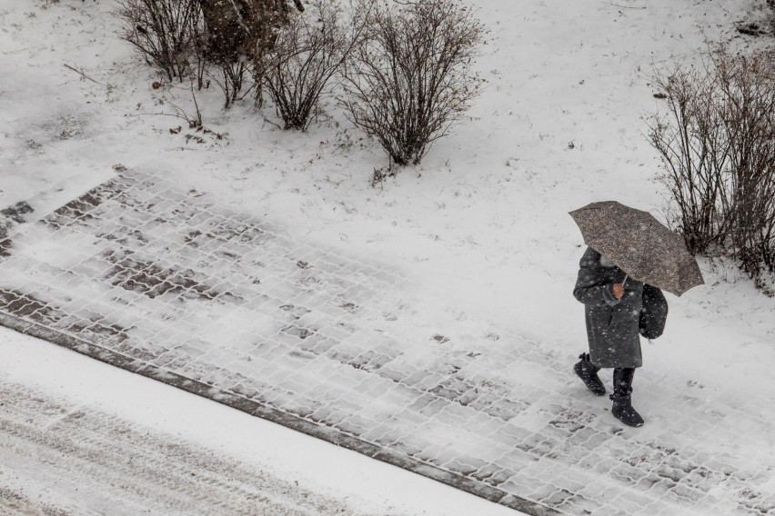 Oto treść ostrzeżenia:

Prognozuje się zamarzanie mokrej...