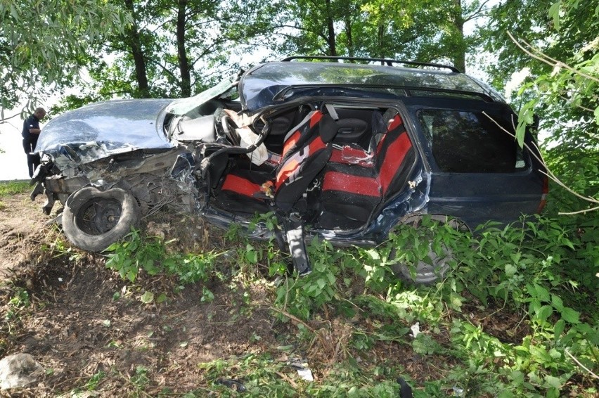 Nowy Pawłów: Zderzenie forda z ciężarówką. Jedna osoba ranna (FOTO)