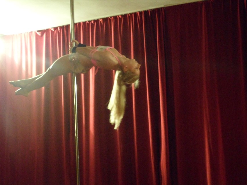 Świętochłowice: Charytatwny pokaz pole dance, czyli... tańca na rurze [ZDJĘCIA i WIDEO]