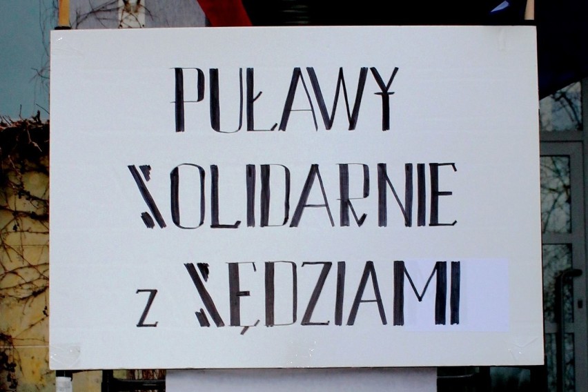 Protest solidarnościowy z "Marszem Tysiąca Tóg" w Puławach....