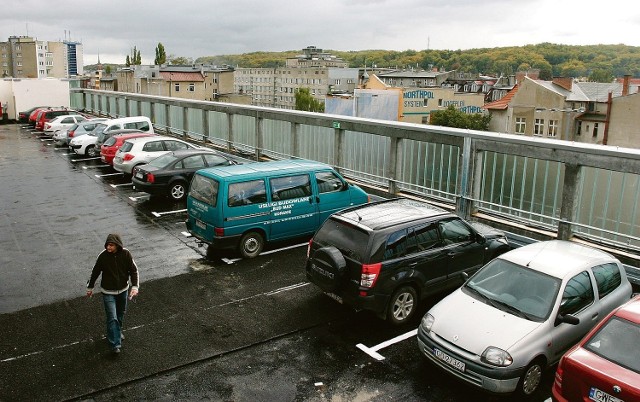 Parking na dachu Galerii Bałtyckiej...