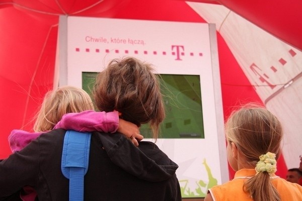 Strefa kibica T-Mobile: Przed meczem Zagłębia fani testowali grę FIFA 13 (ZDJĘCIA)