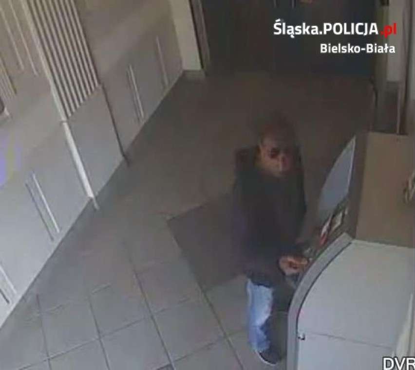 Ten mężczyzna okradał bankomaty. Teraz szuka go policja [ZDJĘCIA]