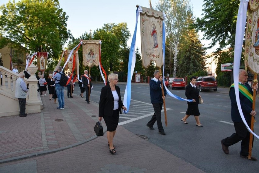 Droga Światła ulicami parafii św. Józefa (Salezjanie) w Przemyślu [ZDJĘCIA]