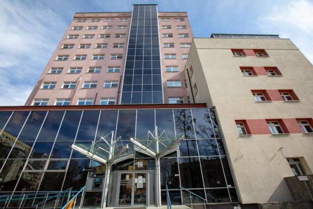 Od wczoraj w Szpitalu Uniwersyteckim im. dr. Antoniego Jurasza wstrzymane zostały również przyjęcia planowe do klinik internistycznych m.in.: Kliniki Kardiologii, Kliniki Geriatrii.