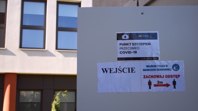 Chętnych uczniów na szczepienia przeciw COVID-19 jest niewielu