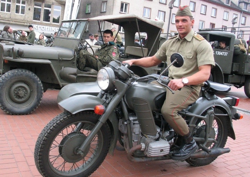 Zabytkowy motocykl rosyjski "kaśka" w czasie Zlotu Pojazdów...