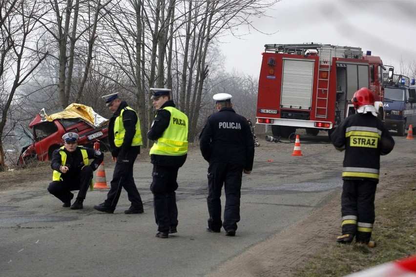 Wypadek pod Sobótką. Dwie osoby zginęły (ZDJĘCIA)