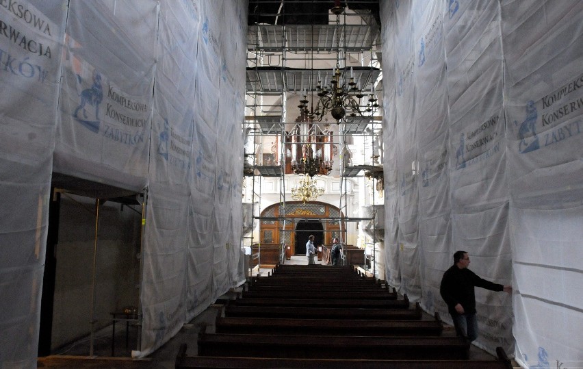 Remont klasztoru o.o Dominikanów w Lublinie: Ratują sklepienie bazyliki (FOTO)