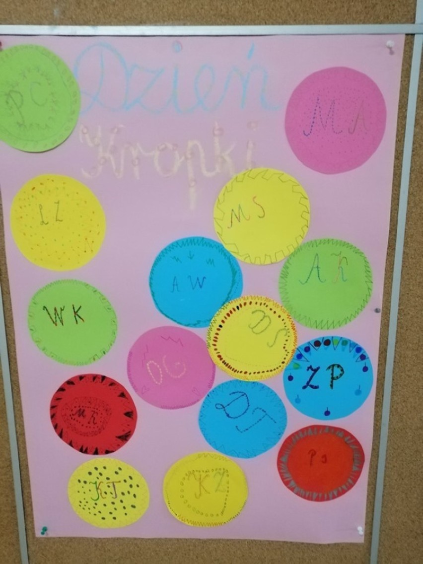 Twórcze myślenie i kreatywność - Dzień Kropki w Zespole Szkolno-Przedszkolnym w Kmiecinie