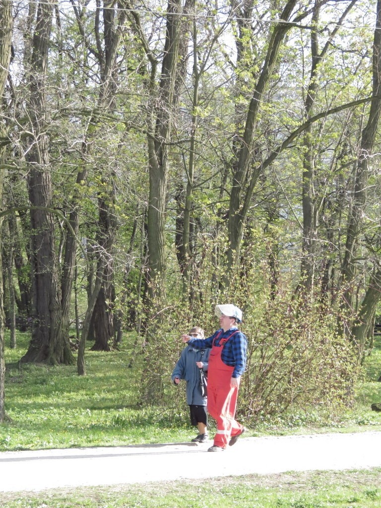 Trzy 80-letnie kobiety porażone prądem w parku Popowickim