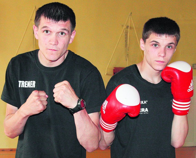 Marcin Łęgowski (z lewej) może być dumny z Kazika Łęgowskiego (z prawej) zarówno jako brat, jak i trener
