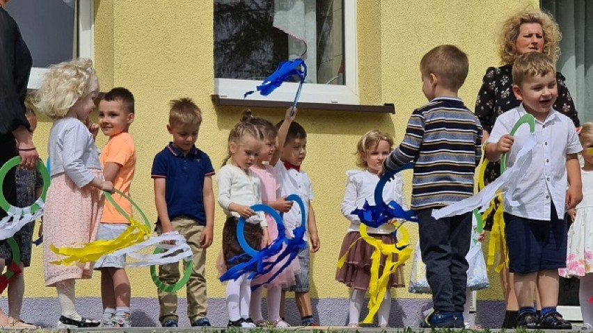 Maluchy z Przedszkola nr 3 w Oleśnicy wystąpiły z okazji Dnia Mamy i Taty. Zobaczcie zdjęcia! 