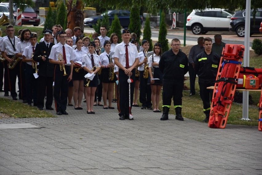 120-lecie OSP Kochanowice. Obfite poświęcenie wozu i odznaczenia dla zasłużonych strażaków [ZDJĘCIA, LISTA ODZNACZONYCH]