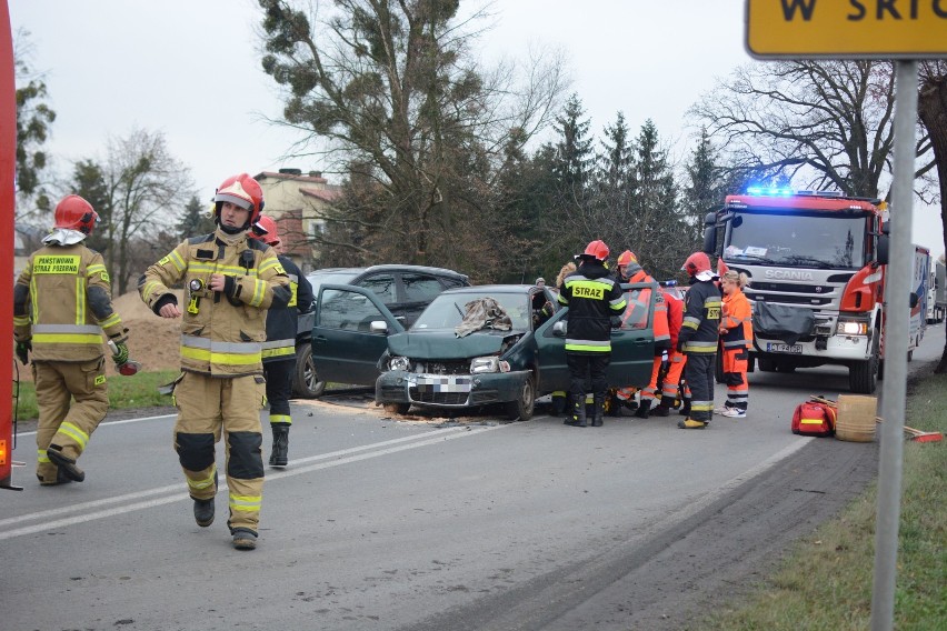 Wypadek trzech samochodów w Grudziądzu. Jedna osoba trafiła do szpitala [wideo, zdjęcia]