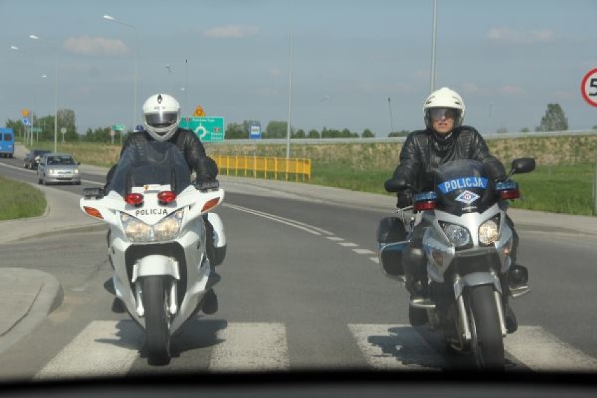 Motocykliści bez uprawnień do jazdy na drogach powiatu opoczyńskiego. Policja publikuje film ku przestrodze