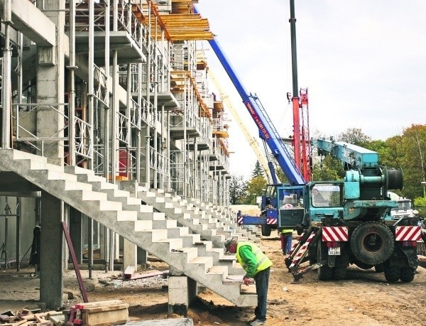 Kibiców Kolejorza niepokoi fakt, że II trybuna drży, gdy zaledwie rozpoczynają tam się bawić