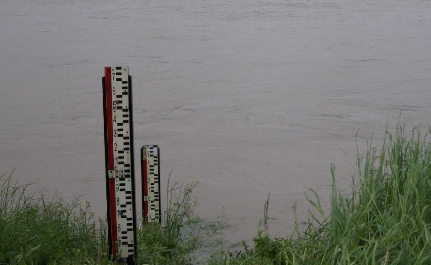 Jaki stan rzek w Tomaszowie Maz.? Służby kryzysowe monitorują sytuację