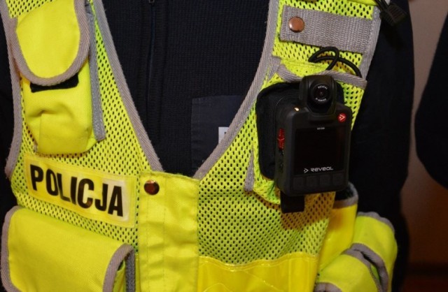 W Kujawsko-Pomorskiem kamery na mundurach codziennie nosi 119 policjantów. Urządzenia trafiły do Komendy Miejskiej Policji we Włocławku