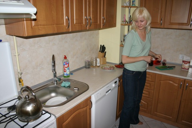 W mieszkaniu państwa Stosik stawka za wodę, używaną m.in. w kuchni, wychodzi droższa od taryfowej