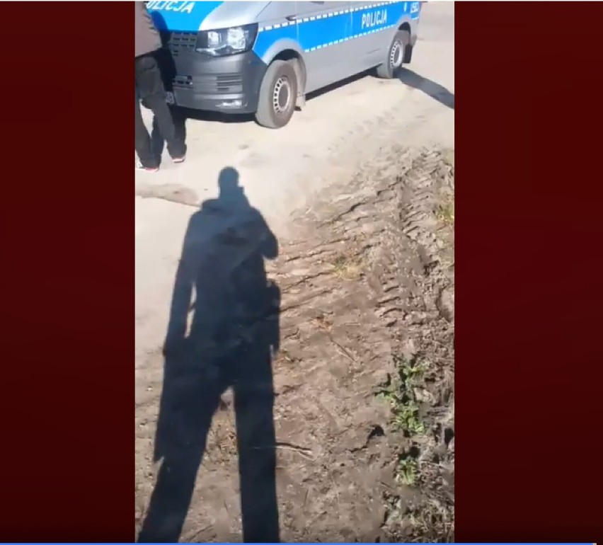 Obywatelskie zatrzymanie mężczyzny podejrzewanego o pedofilie w gminie Oborniki. Policja postawiła mu zarzuty.