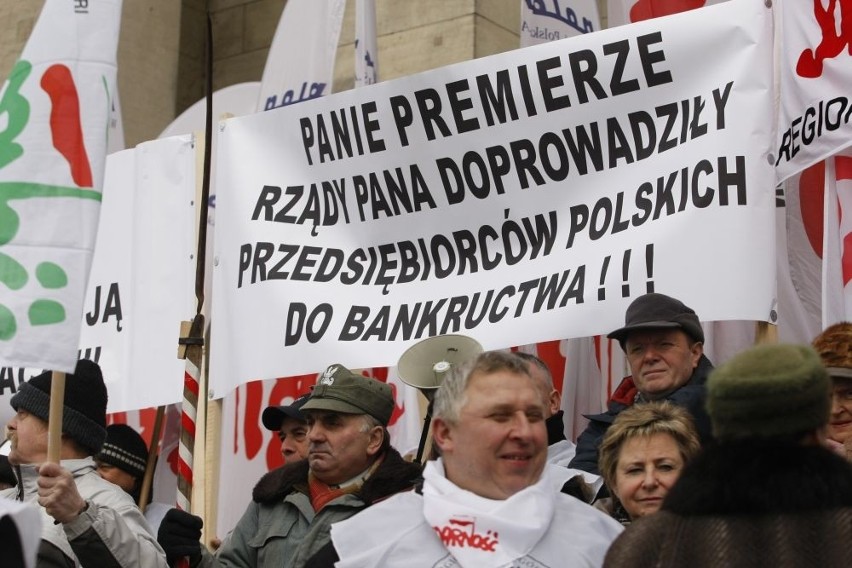 Dolnośląska Solidarność protestowała pod urzędem wojewódzkim (ZDJĘCIA)