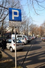 W Krakowie zaparkujesz auto pod ulicą