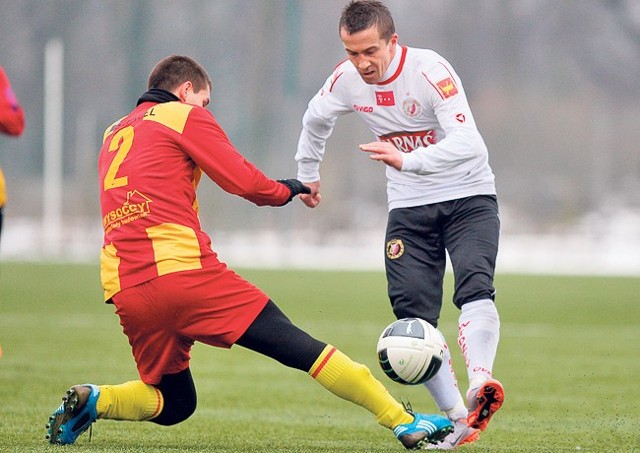 Marcin Kaczmarek (od prawej) jest jedynym ogranym w ekstraklasie nabytkiem Widzewa