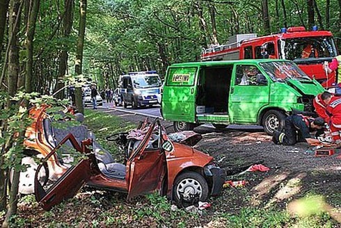 Wypadek w Rybniku. 23-letnia kobieta nie żyje [ZDJĘCIA]