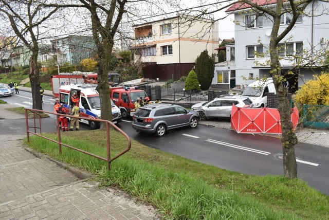 Na ulicy Piastów w Krośnie Odrzańskim zderzyły się dwa samochody. Jeden z nich wpadł na pobliską posesję, gdzie stał 39-letni mężczyzna. Mieszkaniec Krosna zginął na miejscu.