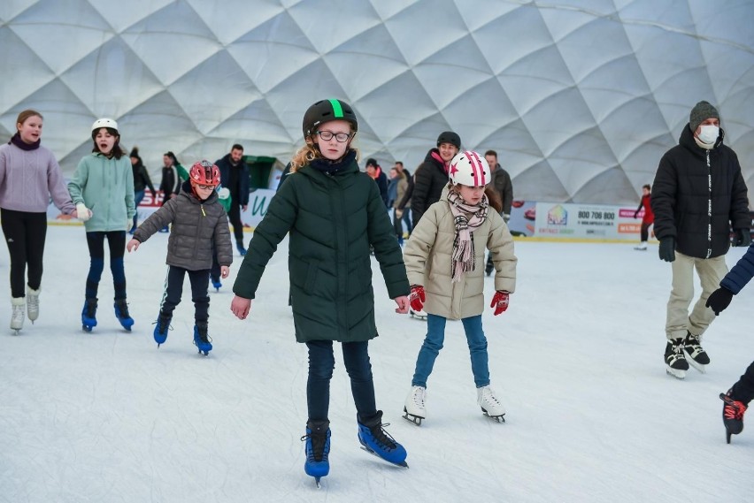 Weekend na gdańskim lodowisku. Tak zaczęły się ferie w Gdańsku na ślizgawce na Placu Zebrań Ludowych