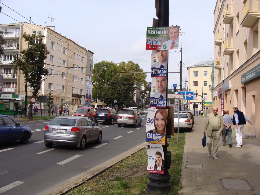 Plakaty wyborcze utrudniają ruch na ulicach Lublina