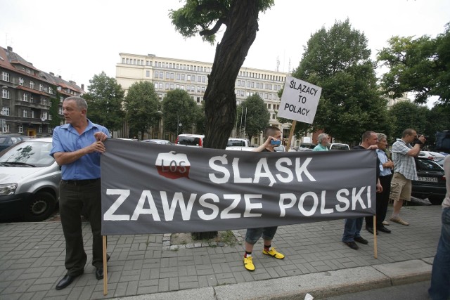 Pikieta pod hasłem Polski Śląsk w trakcie VI Marszu Autonomii w Katowicach