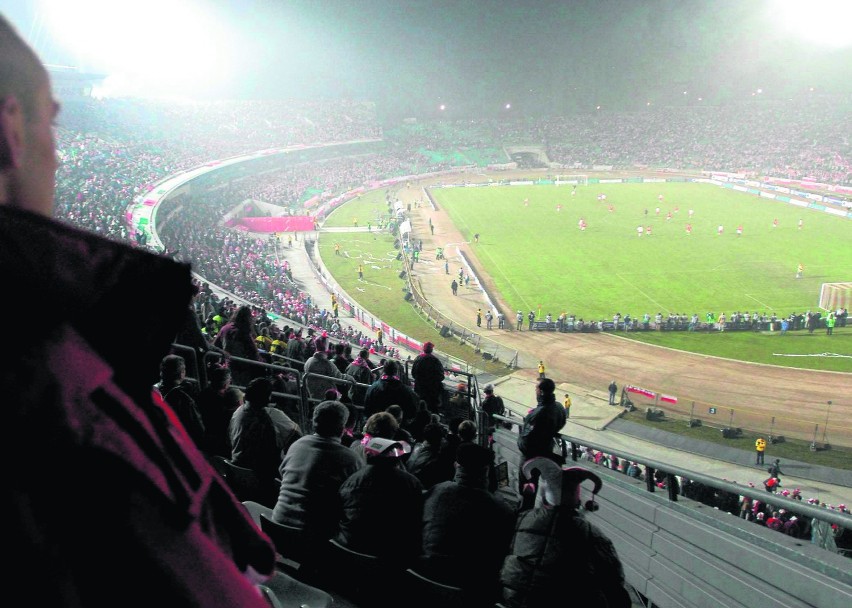 Pod względem ilości miejsc Stadion Śląski spełni wymogi...