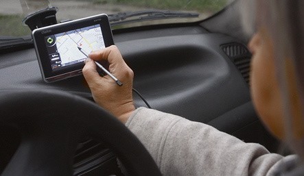 Kierowcy używający zestawów do nawigacji drogowej powinni wozić z sobą certyfikat ich oryginalności