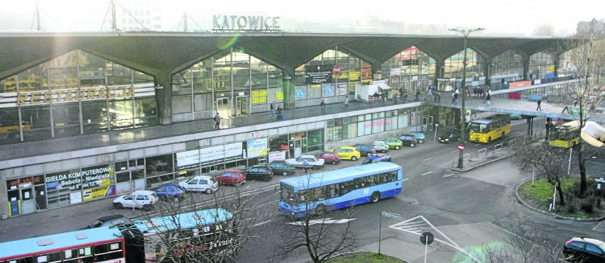 Dworzec w Katowicach ma 16 kielichów. To kopie poprzednich [PORÓWNAJ ZDJĘCIA]