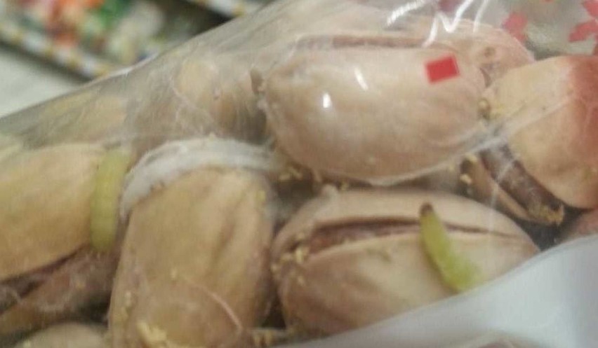 Takie robaki sprzedawane były z pistacjami w Auchan
