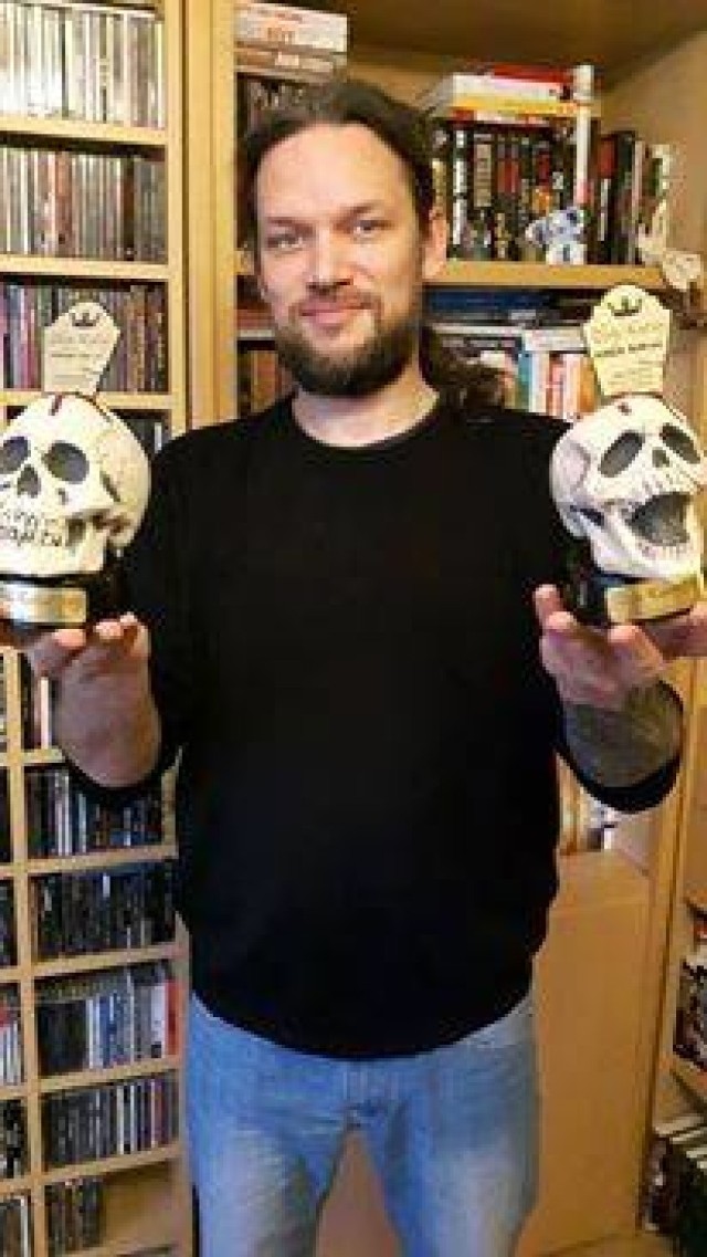 Łukasz Radecki jest laureatem ogólnopolskiej Nagrody Polskiej Literatury Grozy im. Stefana Grabińskiego. Ostatnio został nagrodzony dwoma Złotymi Kościejami w kategoriach "Horror" i "Opowiadanie roku", przyznawanymi przez czytelników.