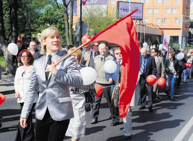 W pochodzie pierwszomajowym wzięło udział ok. 100 osób